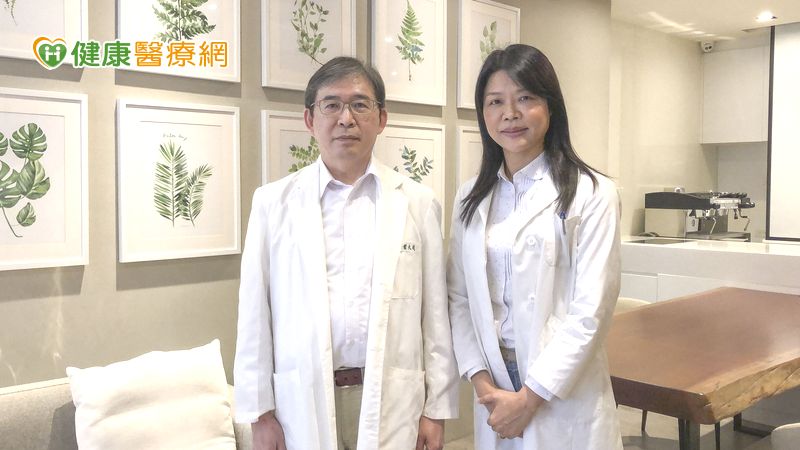 茱麗葉乳房醫療團隊醫療長葉大成醫師(左一)、謝惠珍個管師。